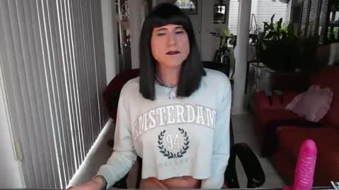 Snapshot of kellyannelynn chatting on 01.27.25 kellyanne Lynn but please call me fucktoy online show from 01.27.25