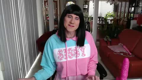 Snapshot of kellyannelynn chatting on 02.15.25 kellyanne Lynn but please call me fucktoy online show from 02.15.25