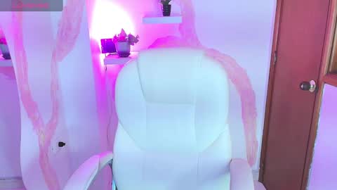 kellyMillian  online show from 01.24.25