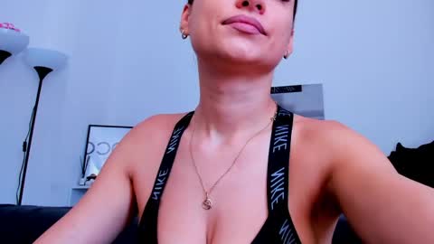 Snapshot of kellysmits chatting on 06.05.26 kellysmits online show from 06.05.26