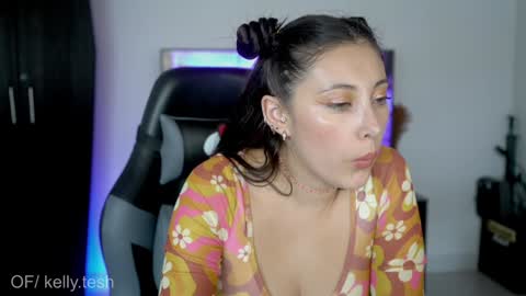 Snapshot of kellytesh chatting on 09.19.25 Kelly online show from 09.19.25