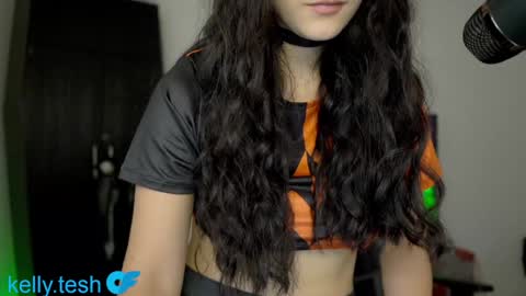 Snapshot of kellytesh chatting on 10.08.25 Kelly online show from 10.08.25