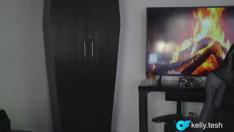 Snapshot of kellytesh chatting on 11.11.25 Kelly online show from 11.11.25