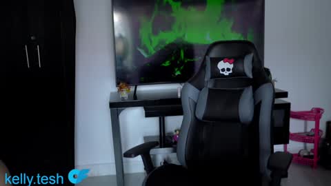 Snapshot of kellytesh chatting on 11.20.25 Kelly online show from 11.20.25