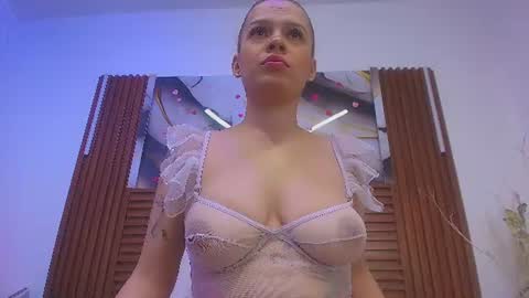 Snapshot of kemdall_lopez chatting on 06.23.26 kemdall lopez online show from 06.23.26