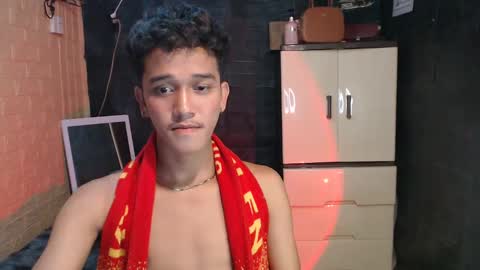 Snapshot of ken_bigcockxx chatting on 02.05.25 Ken online show from 02.05.25