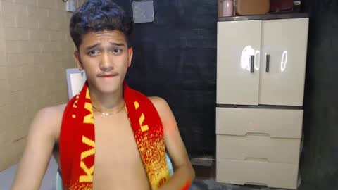 Snapshot of ken_bigcockxx chatting on 02.05.25 Ken online show from 02.05.25