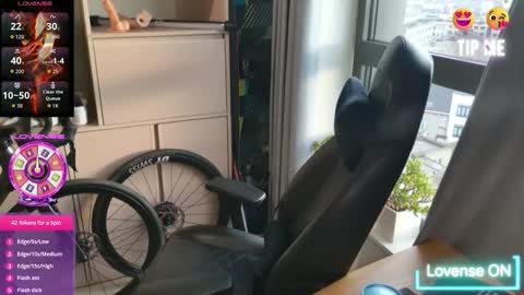 Snapshot of ken_davids chatting on 12.21.25 KenD online show from 12.21.25