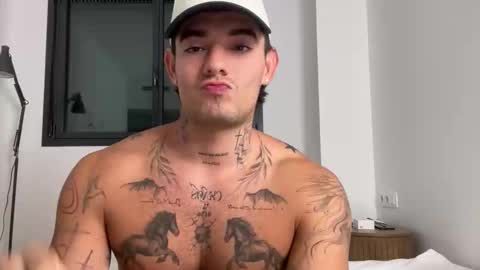 Snapshot of kenboyea_ chatting on 10.07.25 luis carlos esteban online show from 10.07.25