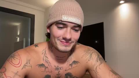 Snapshot of kenboyea_ chatting on 10.28.25 luis carlos esteban online show from 10.28.25