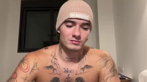 Snapshot of kenboyea_ chatting on 10.30.25 luis carlos esteban online show from 10.30.25