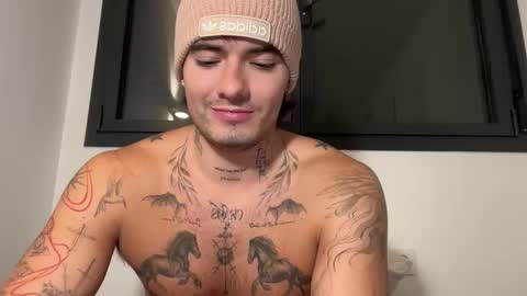 Snapshot of kenboyea_ chatting on 11.18.25 luis carlos esteban online show from 11.18.25