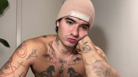 Snapshot of kenboyea_ chatting on 11.20.25 luis carlos esteban online show from 11.20.25