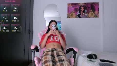 Snapshot of kendal_hot1 chatting on 05.25.26 Aleja3 online show from 05.25.26