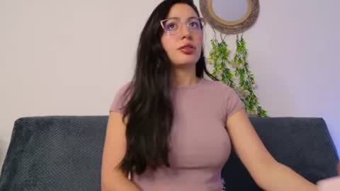 Snapshot of kendal_mosk chatting on 07.24.26 Valery online show from 07.24.26
