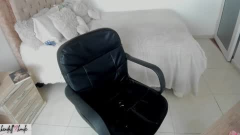 Snapshot of kendall_houle_ chatting on 02.06.25 KendallHoule online show from 02.06.25