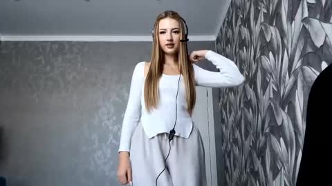 Snapshot of kendastuckmeyer chatting on 10.06.25 Betty online show from 10.06.25