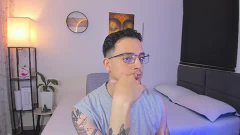 Snapshot of kendel_dimitri chatting on 06.18.26 kendel_dimitri online show from 06.18.26