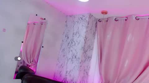 Snapshot of kendra_diaz chatting on 01.22.25 K E N D R A online show from 01.22.25