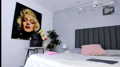 Kendra London online show from 03.10.26