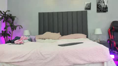 Kendra London online show from 05.06.26