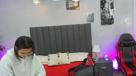 Snapshot of kendra_london chatting on 07.14.26 Kendra London online show from 07.14.26