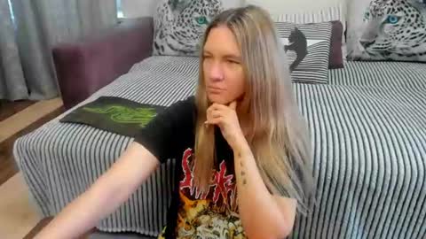 Snapshot of kendra_xx_ chatting on 07.17.26 Kendra online show from 07.17.26