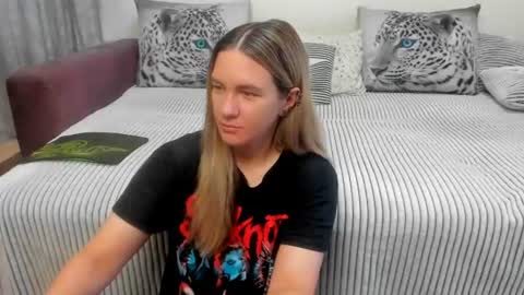 Snapshot of kendra_xx_ chatting on 07.26.26 Kendra online show from 07.26.26