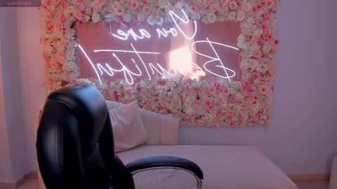  K E N D R A  online show from 04.02.26