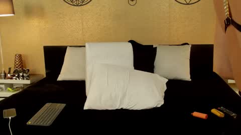 Snapshot of kendraleroy chatting on 02.16.25 KENDRA online show from 02.16.25