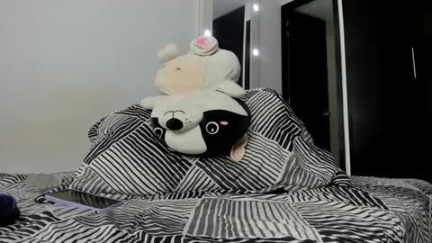 Snapshot of kendrasthefania chatting on 01.15.25 kendra Sthefania online show from 01.15.25