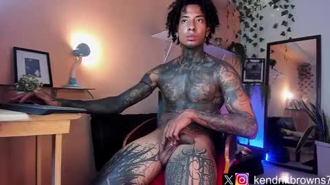 Snapshot of kendrik_brown chatting on 01.25.25 kendrick brown online show from 01.25.25