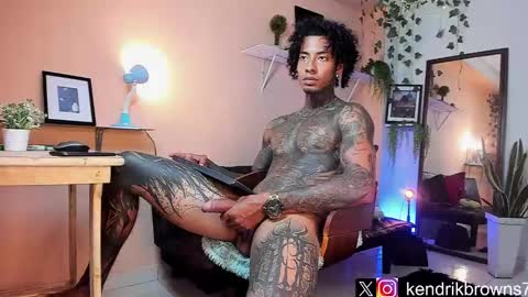 Snapshot of kendrik_brown chatting on 01.26.25 kendrick brown online show from 01.26.25
