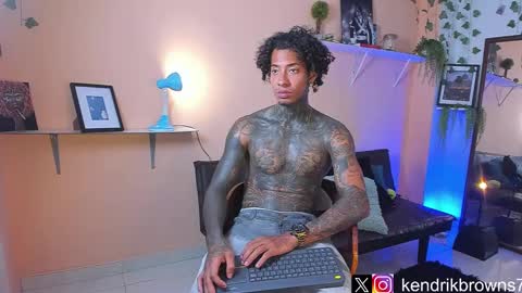 Snapshot of kendrik_brown chatting on 01.27.25 kendrick brown online show from 01.27.25