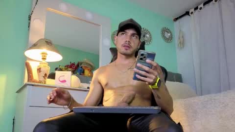 Snapshot of kenfenty chatting on 01.08.26 Chriss Morales online show from 01.08.26