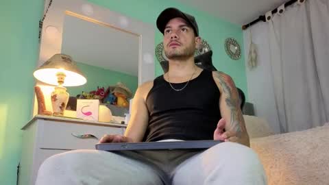 Snapshot of kenfenty chatting on 01.09.26 Chriss Morales online show from 01.09.26