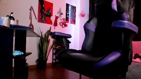 kenia_thompsom01 online show from 08.04.26