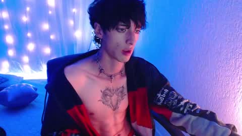 Snapshot of kenny__hot chatting on 12.21.24 kenny online show from 12.21.24