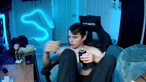 Snapshot of kentuckydrake chatting on 12.12.24 Drake online show from 12.12.24