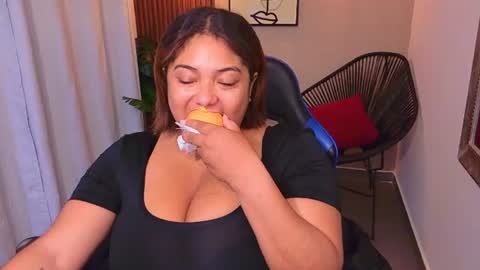 Snapshot of kenya_buhle chatting on 06.25.26 Kenya Buhle online show from 06.25.26