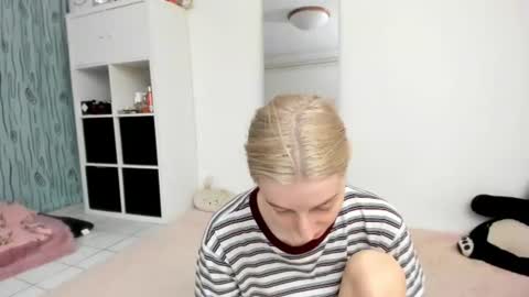 Snapshot of kenziedawton chatting on 07.12.26 Kenzie online show from 07.12.26