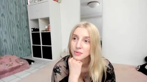 Snapshot of kenziedawton chatting on 07.13.26 Kenzie online show from 07.13.26