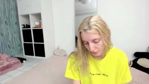Snapshot of kenziedawton chatting on 07.19.26 Kenzie online show from 07.19.26