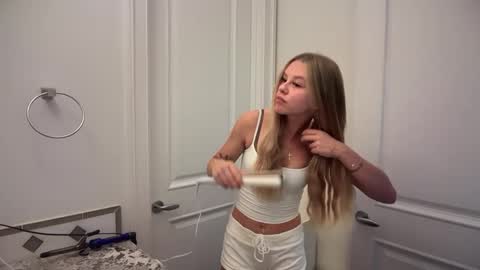 Snapshot of kenziesmithh chatting on 10.03.25 kenziesmithh online show from 10.03.25