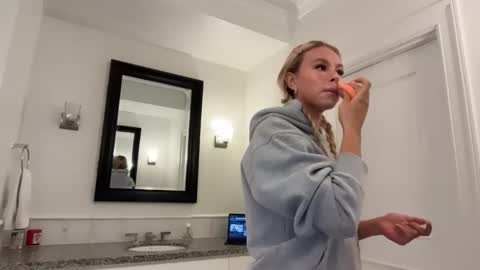 Snapshot of kenziesmithh chatting on 01.08.26 kenziesmithh online show from 01.08.26