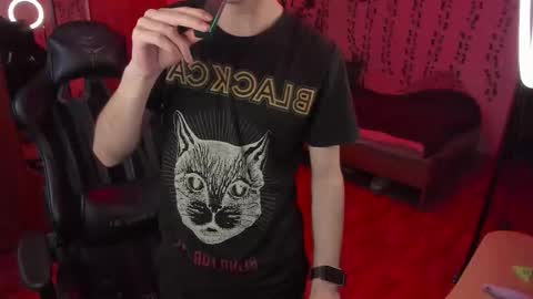 Snapshot of keorinav chatting on 12.15.25 Looking for a moderator I PVT IS OPEN online show from 12.15.25