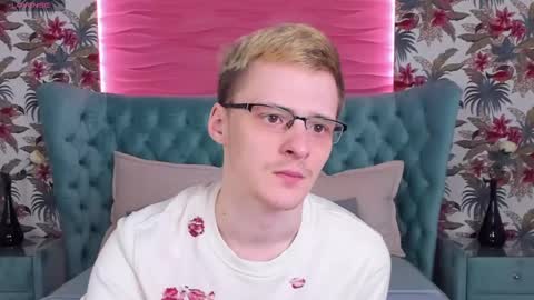 Snapshot of kerry_slay chatting on 02.23.25 Kerry online show from 02.23.25