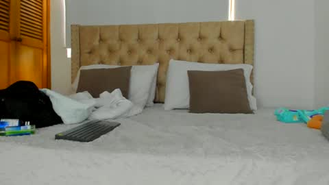 Snapshot of keryhillson chatting on 10.01.25 Kery Hillson online show from 10.01.25