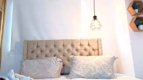 Snapshot of keryhillson chatting on 11.19.25 Kery Hillson online show from 11.19.25