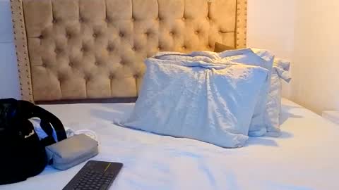 Snapshot of keryhillson chatting on 12.22.25 Kery Hillson online show from 12.22.25